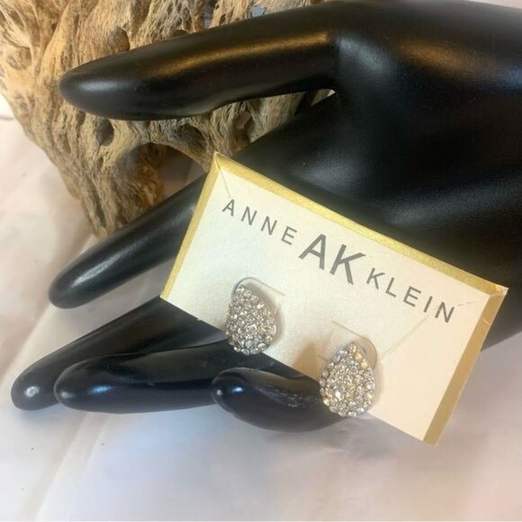 ANNE KLEIN Crystal Tear Drop Post Earrings - Picture 1 of 4